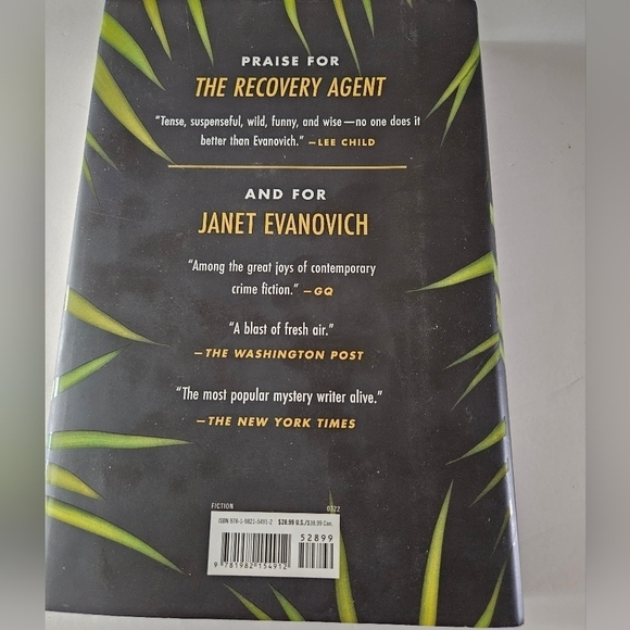 Janet Evanovich. The Recovery Agent. Atria  2022 Home Accents Cofffe TableBooks - Picture 3 of 14